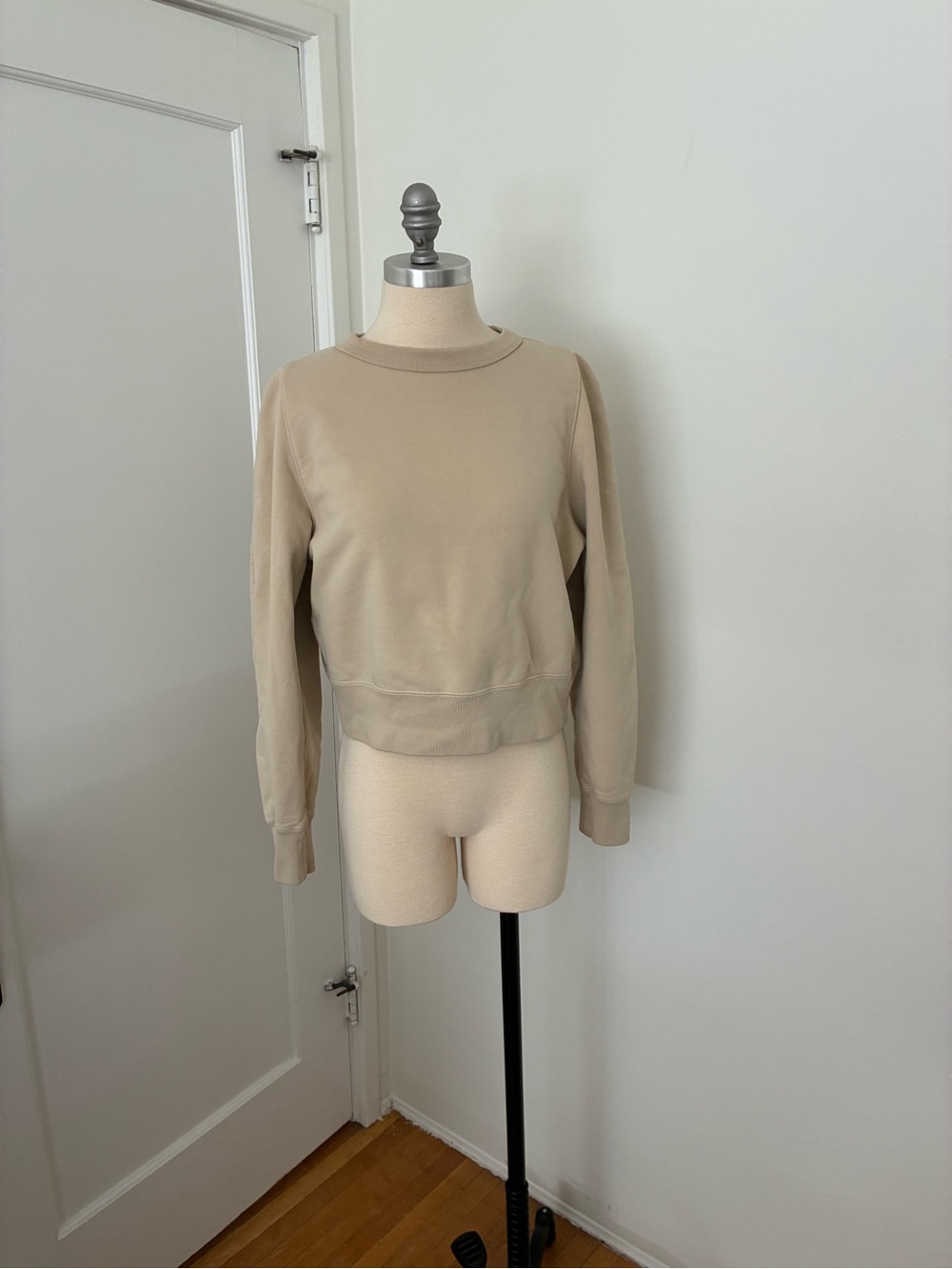 Uniqlo U Cropped crewneck sweatshirt